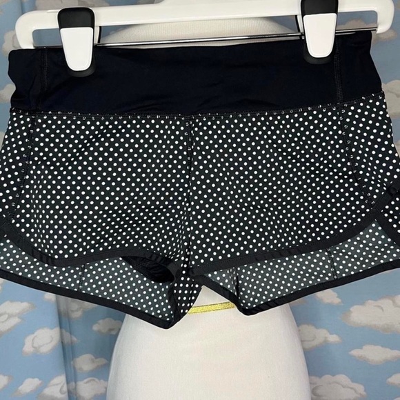 Lululemon speed up shorts 2.5” inseam - black with white polka dots - Picture 2 of 8